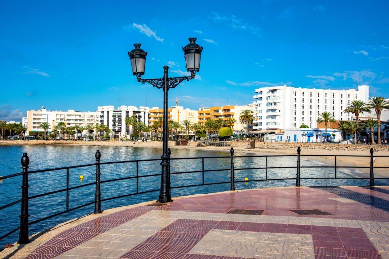 Hostal Y Apartamentos Santa Eulalia Санта-Еулалія-дель-Ріо Екстер'єр фото