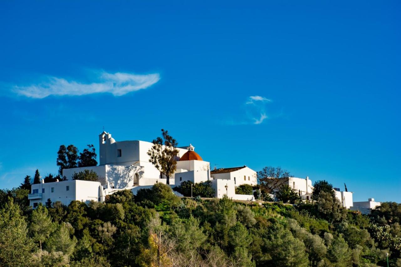 Hostal Y Apartamentos Santa Eulalia Санта-Еулалія-дель-Ріо Екстер'єр фото