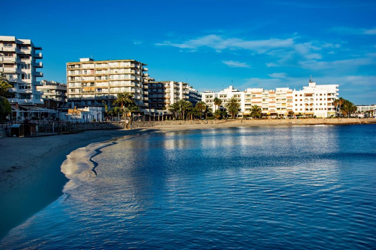Hostal Y Apartamentos Santa Eulalia Санта-Еулалія-дель-Ріо Екстер'єр фото