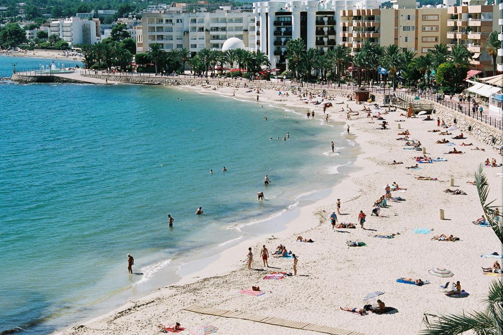 Hostal Y Apartamentos Santa Eulalia Санта-Еулалія-дель-Ріо Екстер'єр фото