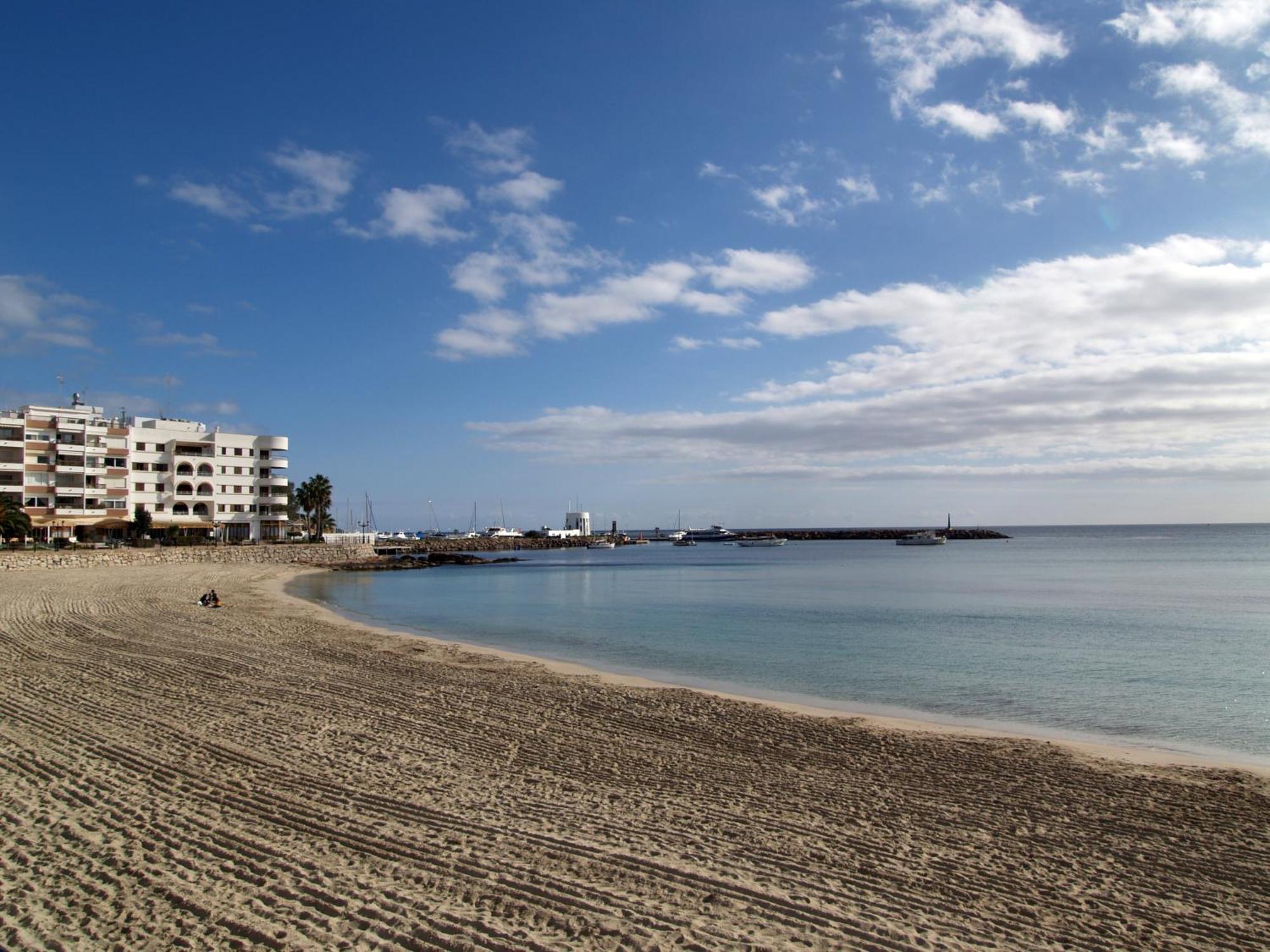 Hostal Y Apartamentos Santa Eulalia Санта-Еулалія-дель-Ріо Екстер'єр фото