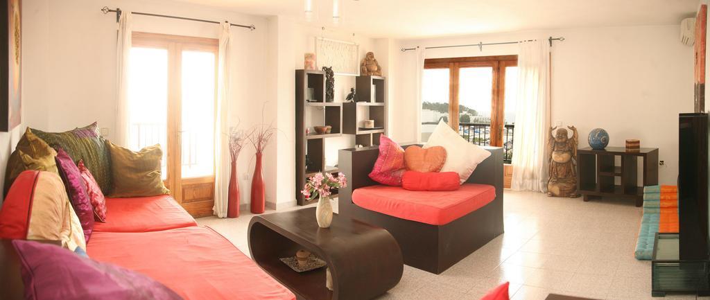 Hostal Y Apartamentos Santa Eulalia Санта-Еулалія-дель-Ріо Екстер'єр фото