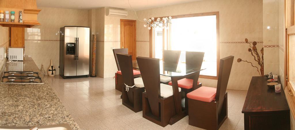 Hostal Y Apartamentos Santa Eulalia Санта-Еулалія-дель-Ріо Екстер'єр фото