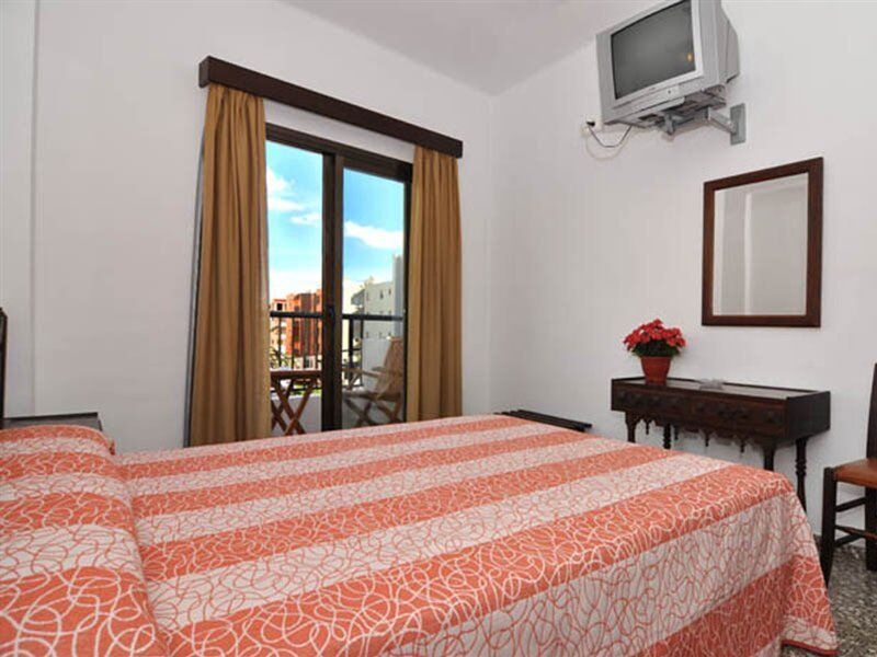 Hostal Y Apartamentos Santa Eulalia Санта-Еулалія-дель-Ріо Екстер'єр фото