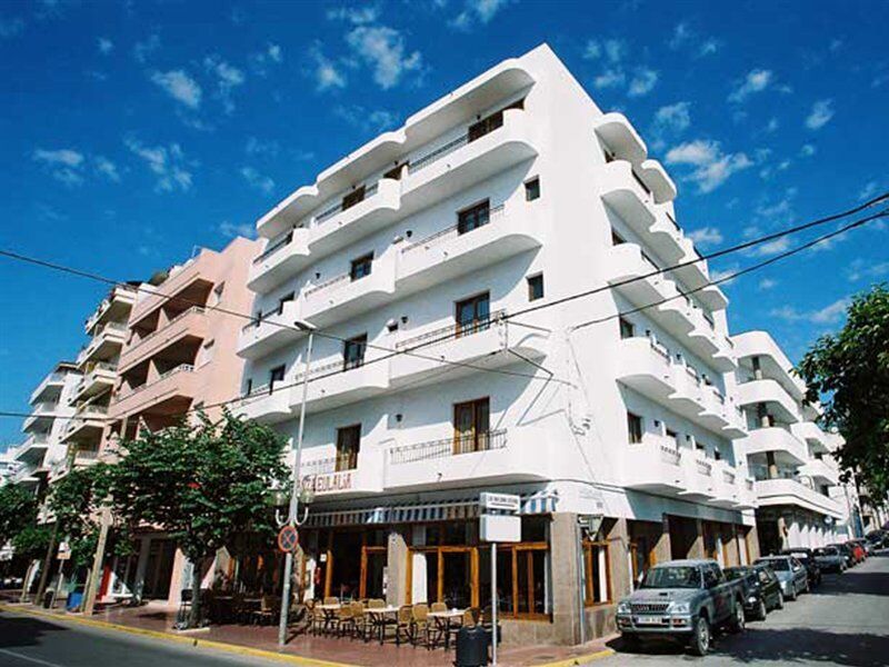 Hostal Y Apartamentos Santa Eulalia Санта-Еулалія-дель-Ріо Екстер'єр фото